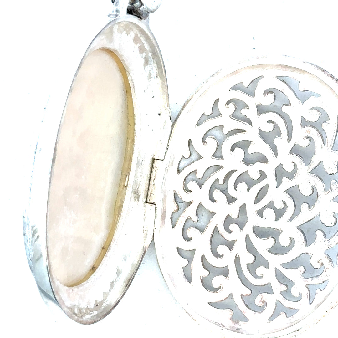 Silver pendant weighing 32.5g, unbranded, showcasing a detailed design with a smooth, polished surface and intricate craftsmanship.