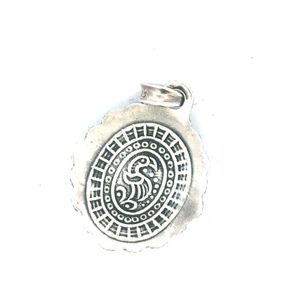 Silver pendant weighing 15.9g, crafted with a sleek design, displayed on a plain background for unbranded jewelry collection.