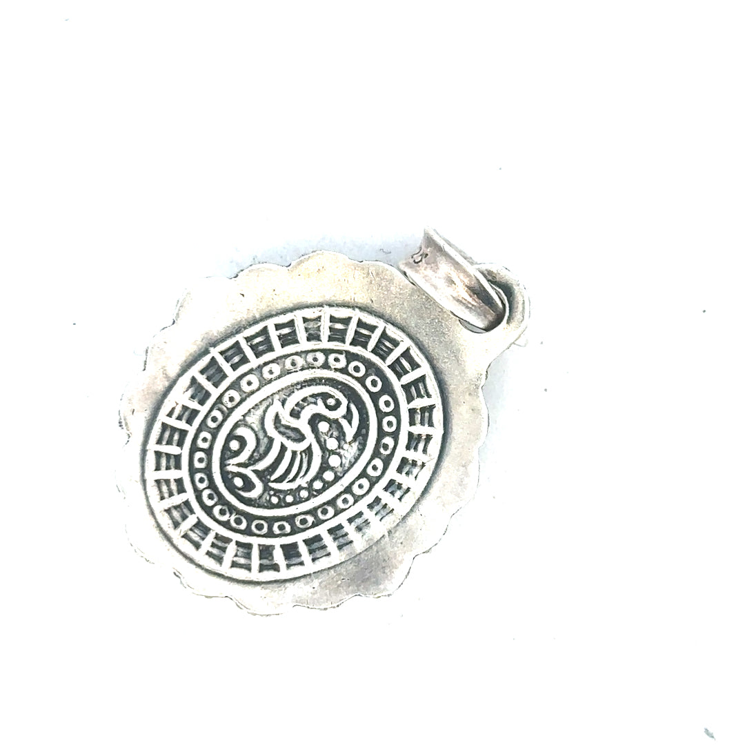 Silver pendant weighing 15.9g, featuring a sleek, polished design, suitable for necklaces and jewelry making.