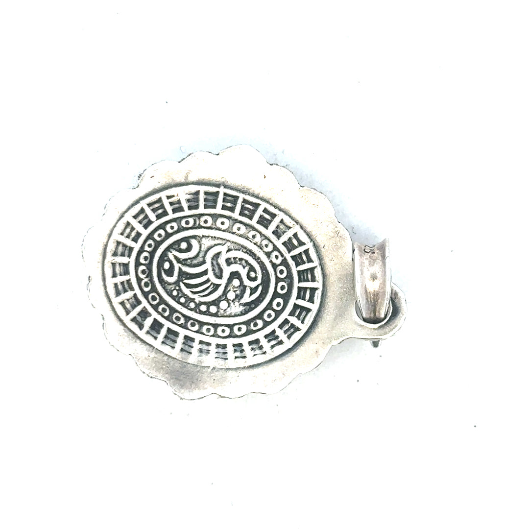 Silver pendant weighing 15.9g with a sleek, polished finish, designed as a stylish unbranded jewelry piece.