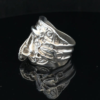 Silver saddle ring size V with a smooth, polished finish, featuring a classic design perfect for elegant jewelry wear.