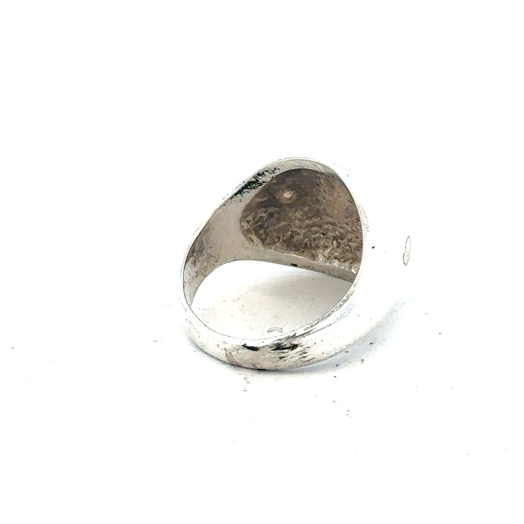 Silver signet ring in size O with a smooth, polished finish, designed for men or women, unbranded jewelry accessory.