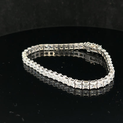 Silver tennis bracelet weighing 15.6g with a sleek design, featuring linked silver links, perfect for elegant jewelry collection.